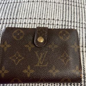 Louis Vuitton kiss lock wallet